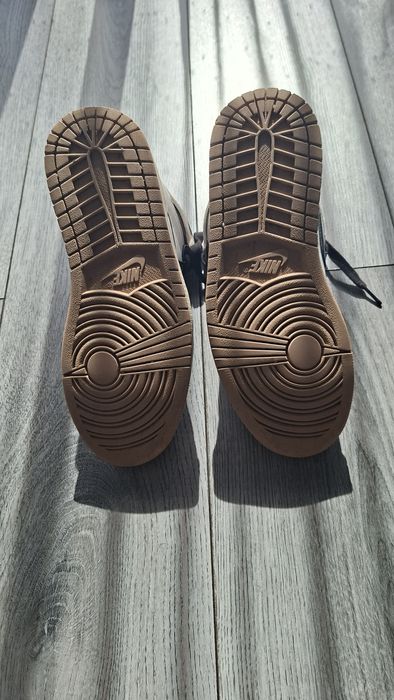Vând sneakers Air Jordan 1 light mocha