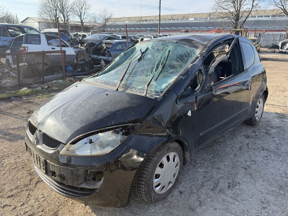 Мицубиши Колт на части 0.9 бензин