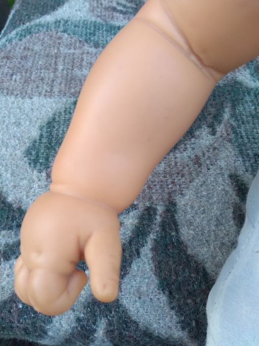 Кукла - бебе . Реалистична .