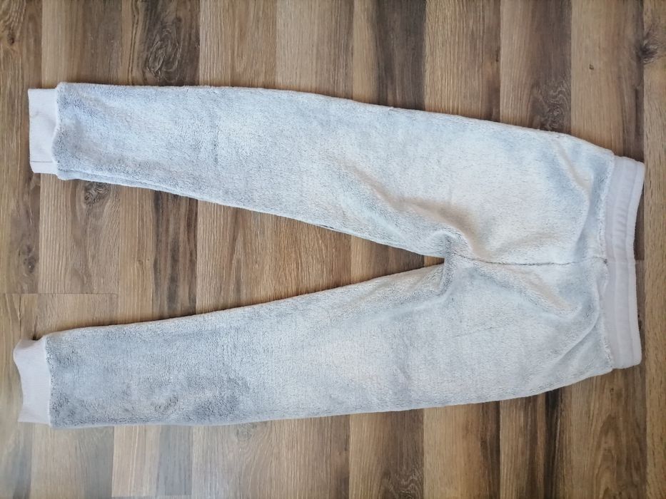 pantaloni de trening pufoși