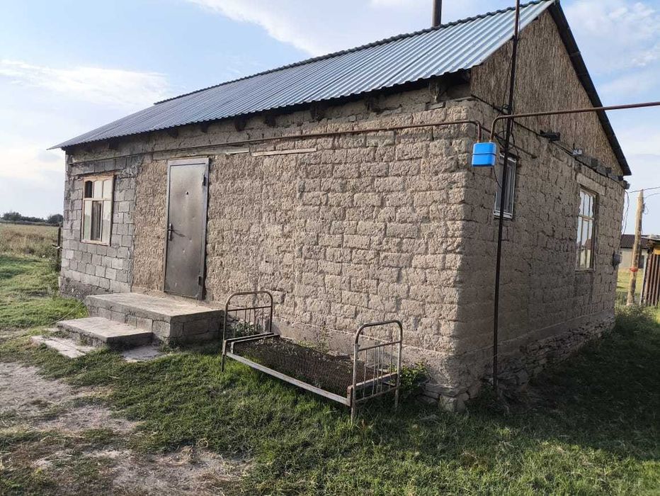 Жамбыл облысы Байзақ ауданы Қостөбе ауылында времянка сатылады.
