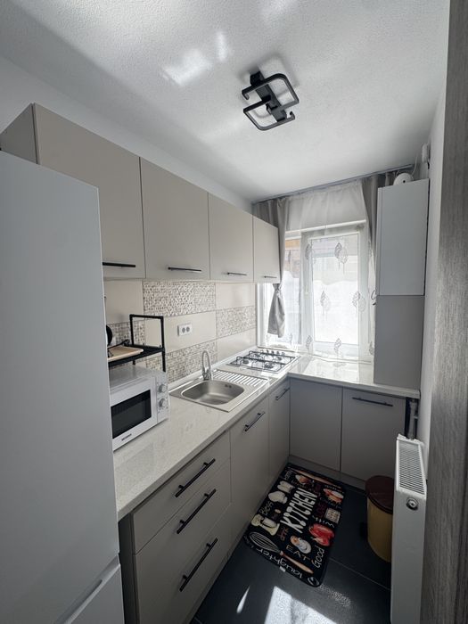 Inchiriez apartament