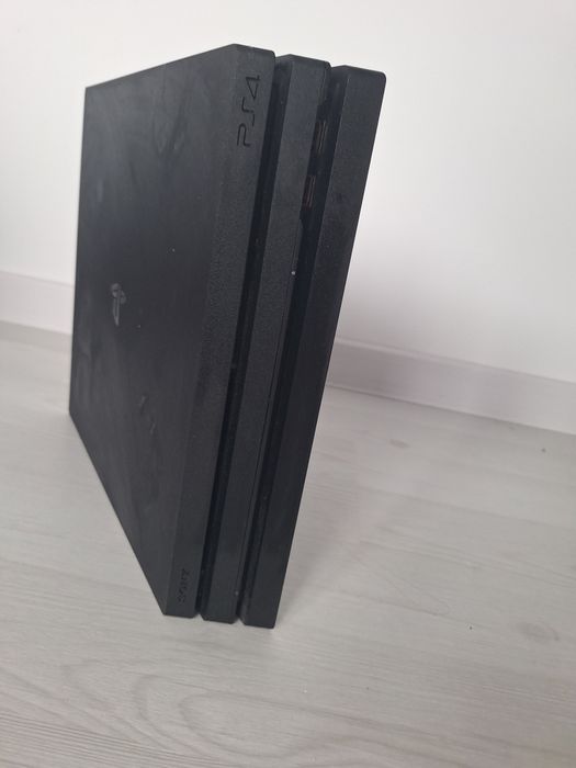 Playstation 4 Pro , 2 manete , state incarcare manete + joc gratis