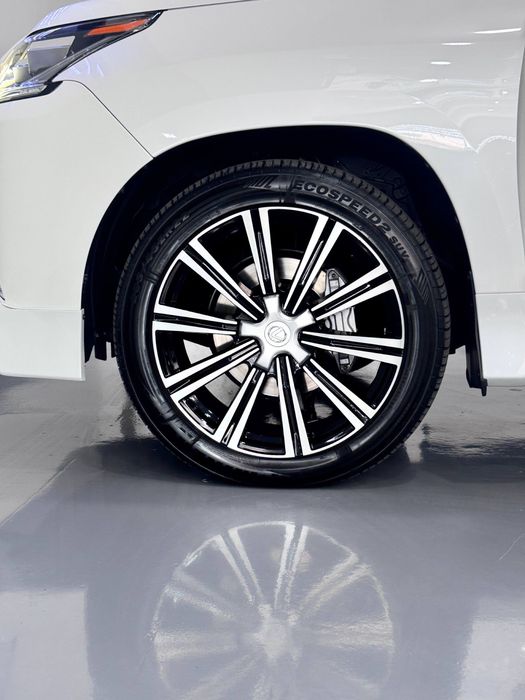 Lexus LX 570 Sotuvda