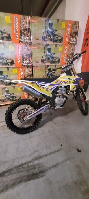 Cross 250cc 4 timpi de la BNK moto pe injectie