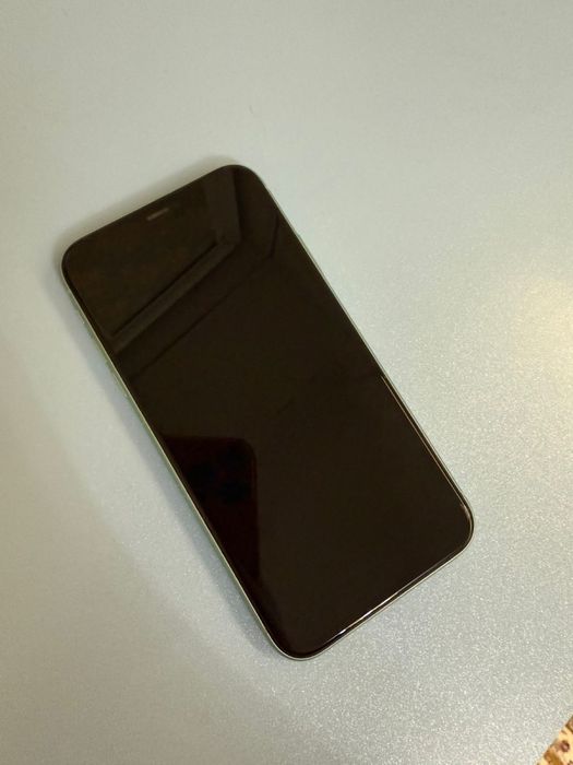 Айфон 11 в зелёном цвете