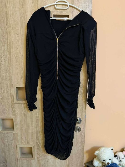 Стилни рокли и запазени в добро състояние