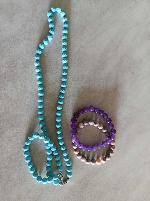 Срочно! Продам изделия из серебра 925 пробы и камней