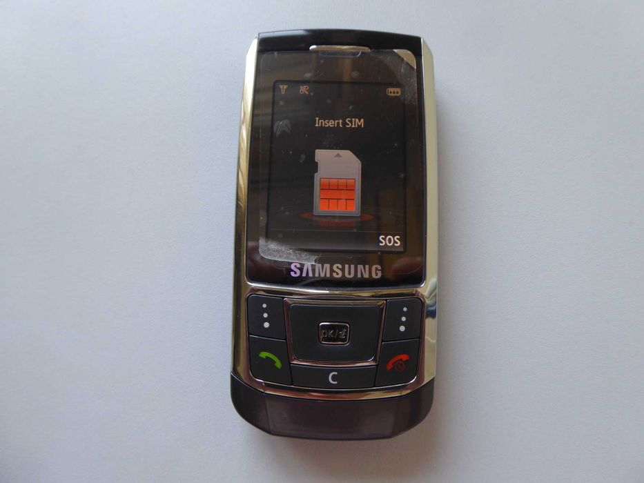 Телефон Samsung D900i