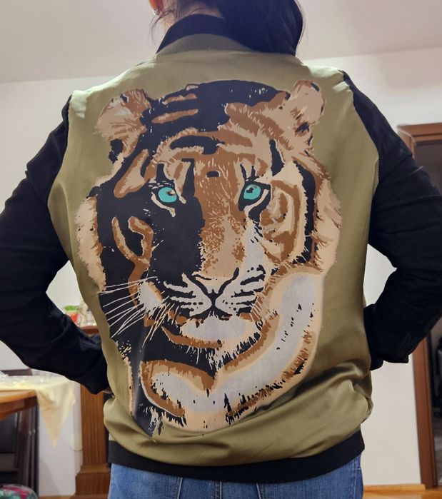 Geaca tip bomber din satin