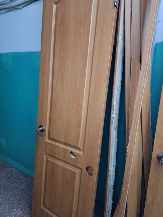 Продам 2 двери с откосами