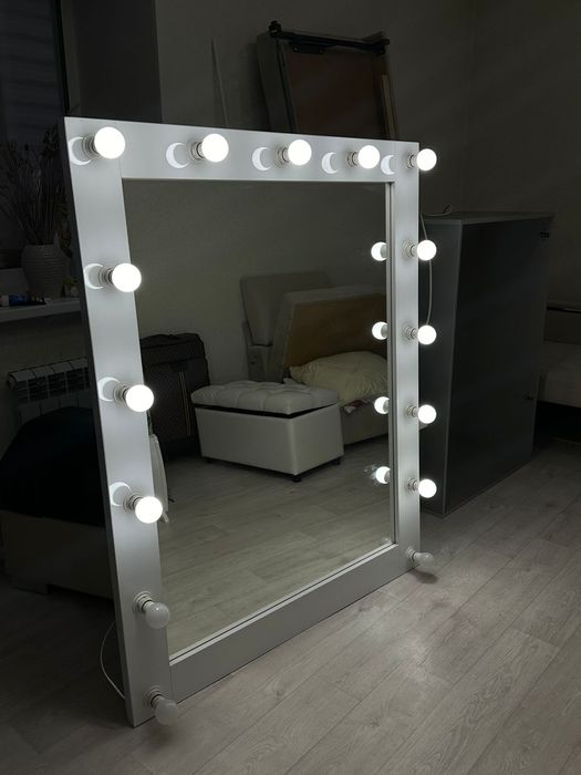 Продам зеркало гримерное