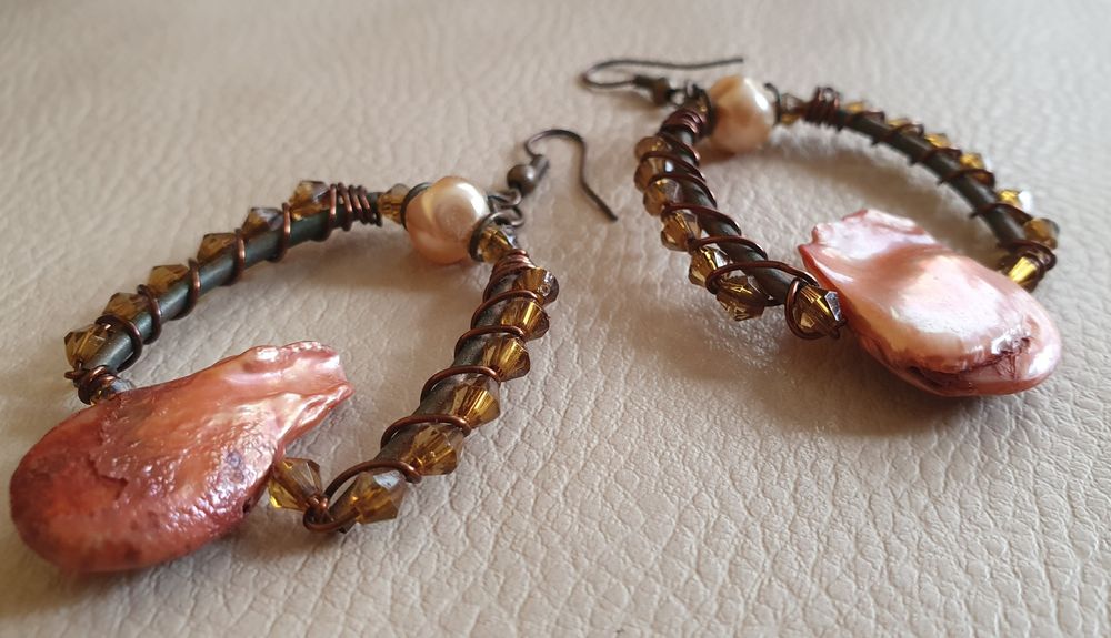 Обеци с камък, перли и мъниста