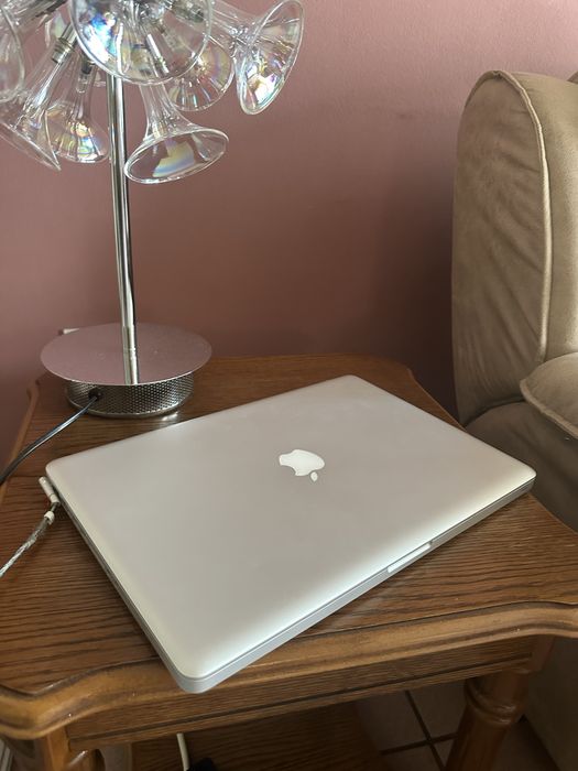 MacBook Pro 15 inch - mid 2010 - 4 GB DDR 3- Intel core i7 - 2.66 Ghz