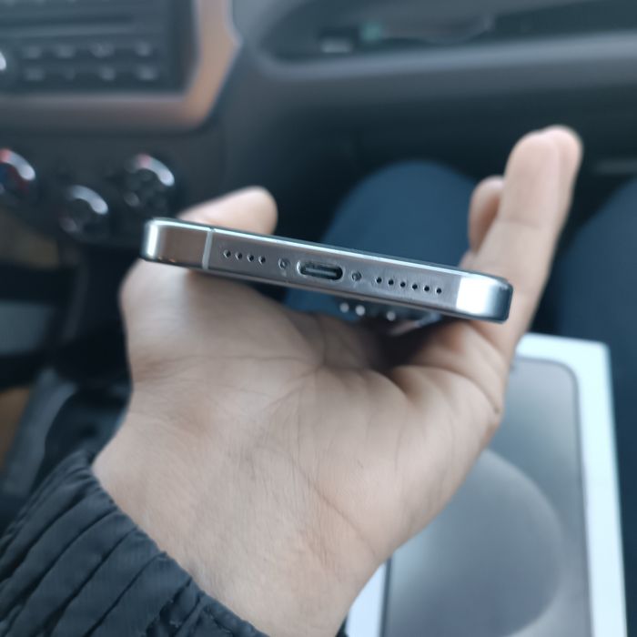 Ayfon 15 pro max sotiladi xolati yangi karopka dakument bor dubay