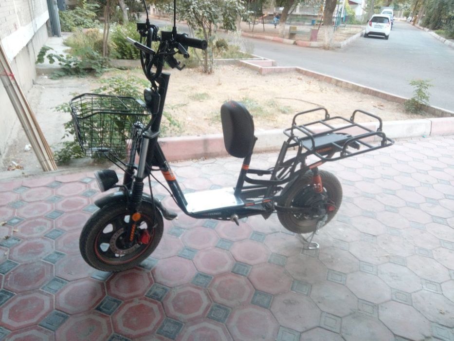 Skuter sotiladi pashti yangi ikkita batareyasi bor