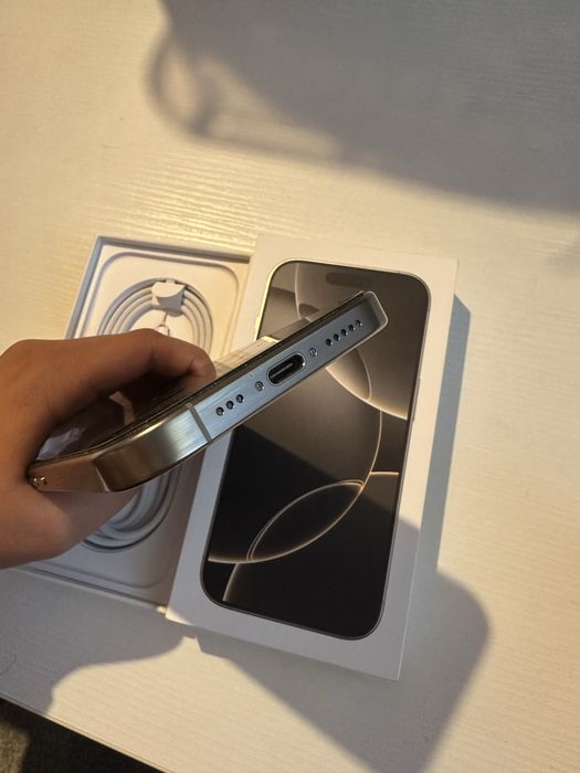 iPhone 16 Pro 256GB Natural Titanium – Като нов