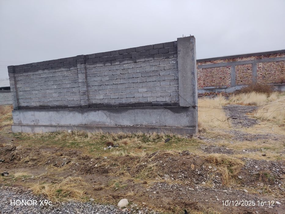 Bitmagan hovli Uchastka 4 sotix Guliston