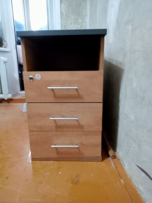 Продам тумбочку  с ящиками