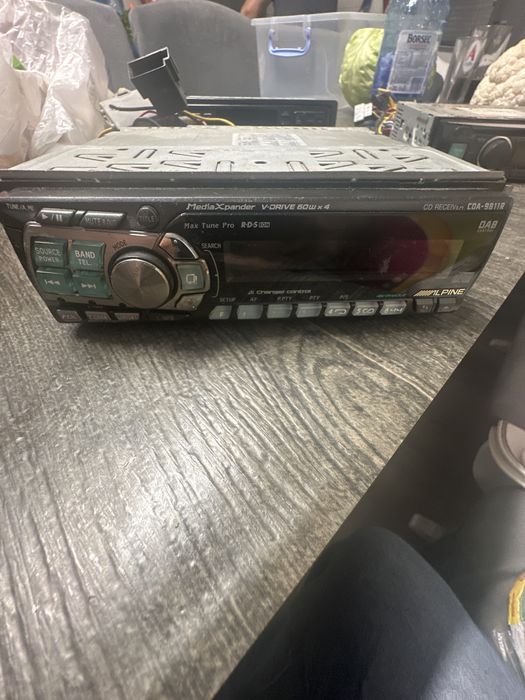 Vând Alpine CDE 173BT