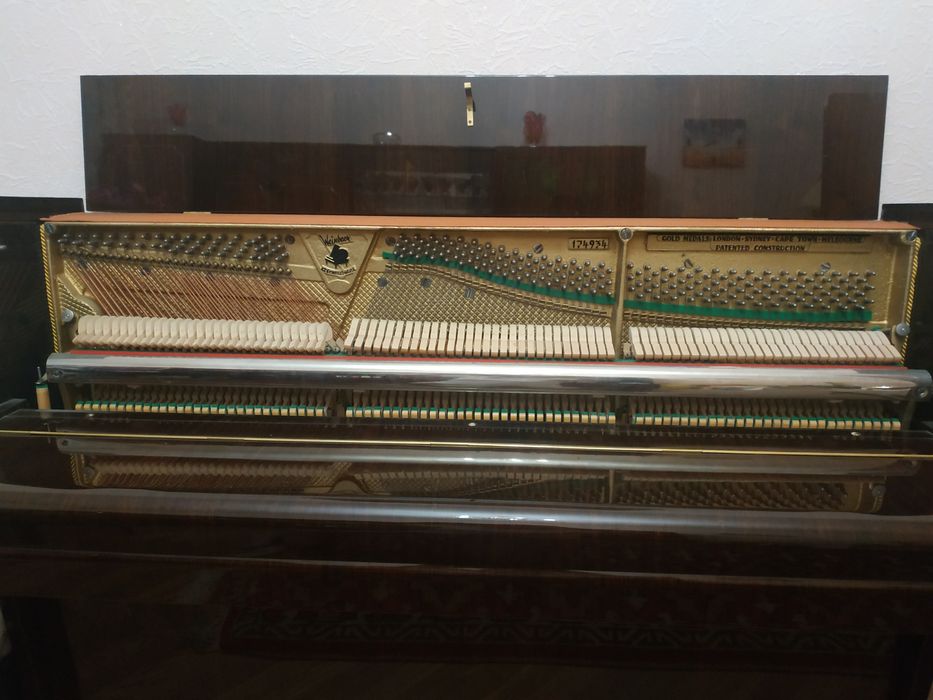 Продаётся пианино