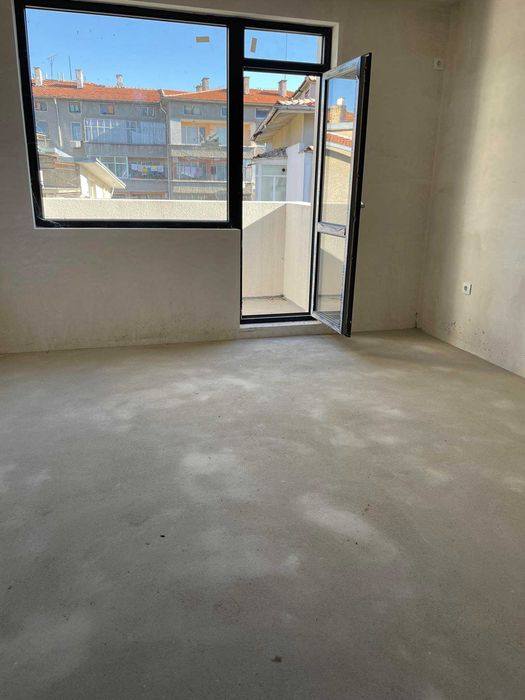 Продава се Двустаен апартамент в Търговище, Изток 1 - 64 кв.м за 1060 €/кв.м - Снимка #1