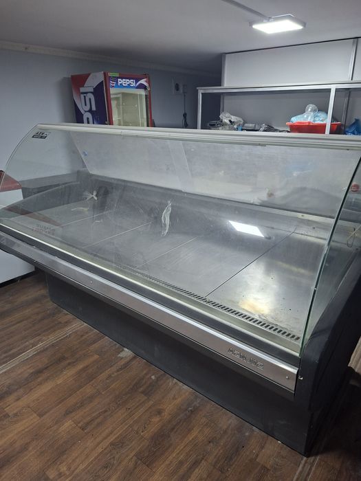 АЗН витрина холодильник сотилади