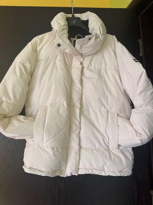 Дамски зимни якета: Nike с патешки пух и Roxy