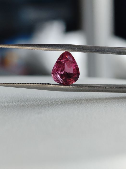 Турмалин Рубелит много наситен цвят