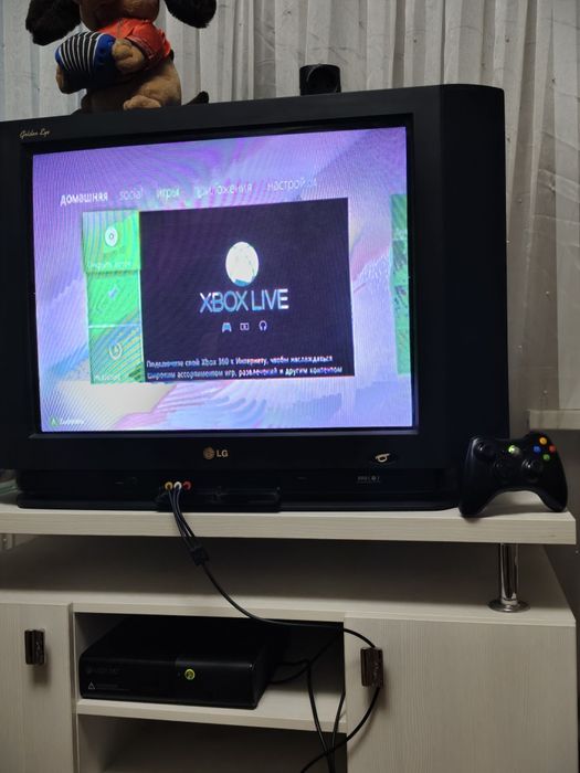 Xbox 360 E отличное состояние