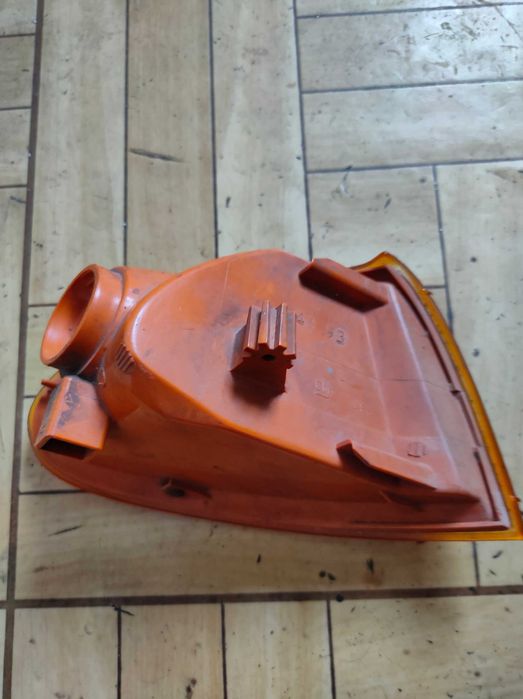 Левый поворотник на Opel Astra