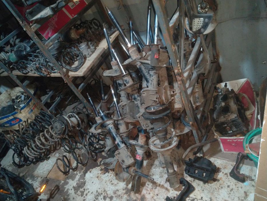 Продам амортизаторы и пружины на Субару