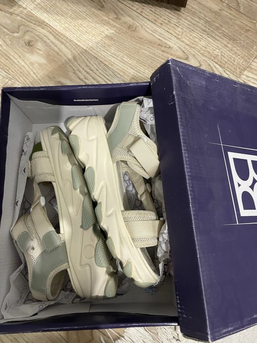 срочно продам сандали кожаную