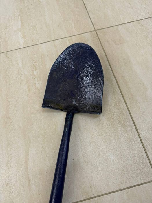 Lopata  Prosolve 2.5Kg - cu coadă din lemn - 100cm lungime