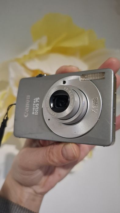 Компактен дигитален фотоапарат Canon Digital IXUS 75