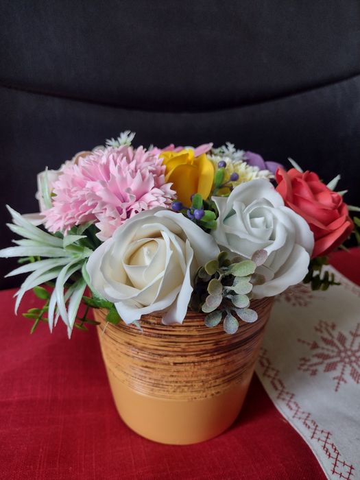 Aranjament flori artificiale (spumă)