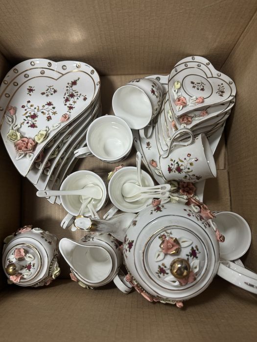 Посуда новая , очень красивая посуда