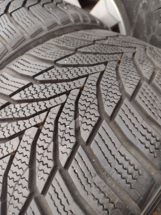 Перфектни 4бр.215/40/17 Nexen WS2 dot4119