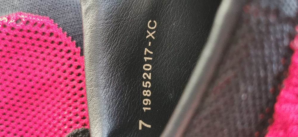 Nike Air Jordan 1 Retro High Flyknit Bred номер 40