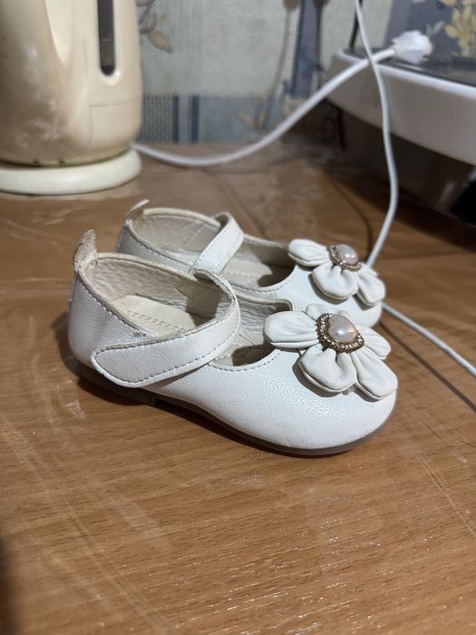 Новые детские туфли