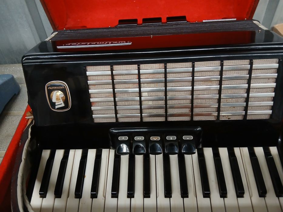 Акордеони различни