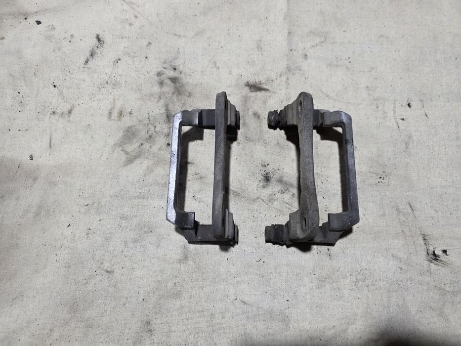 Продам кронштейны тормозных суппортов Нива