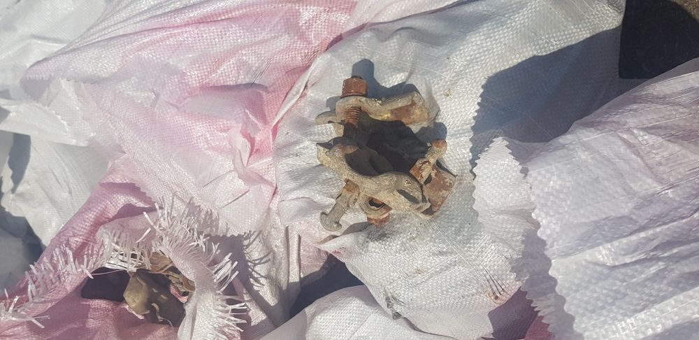 Стълби,куки,жабки,регулиращи пети за скеле