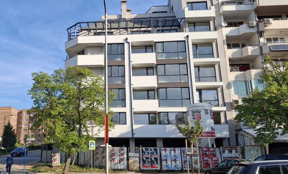 Продава се Тристаен апартамент в Благоевград, Запад - 85 кв.м за 1453 €/кв.м - Снимка #1