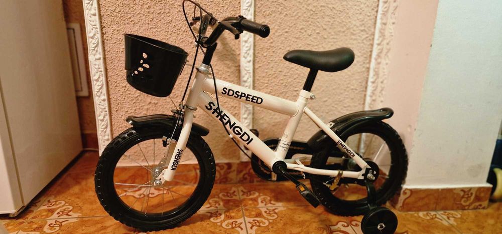 Bicicleta 4-6 ani noua