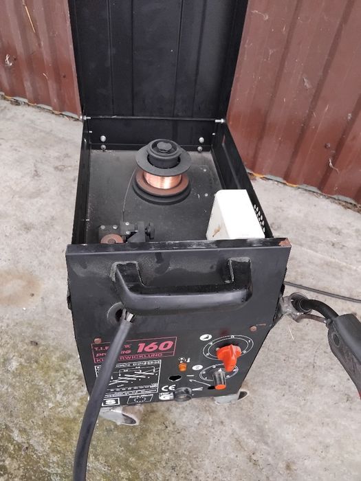 Aparat de sudură cu fir