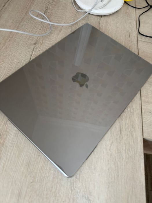 Продам Macbook Air m3
