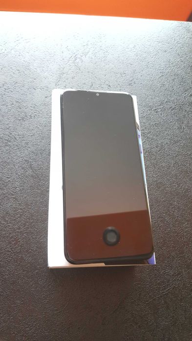 Продавам телефон TCL 305