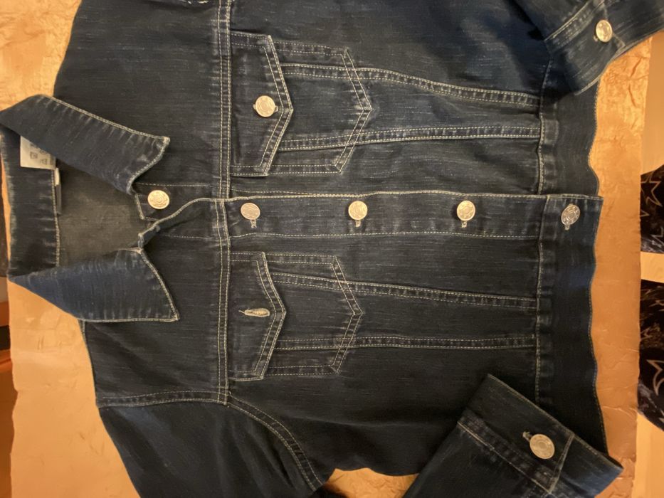 Geacǎ blugi, marimea M, aproape noua