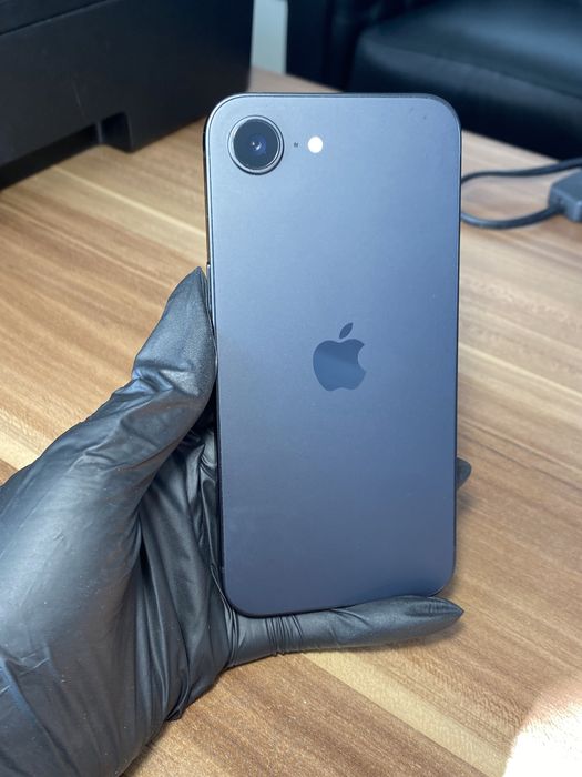 iPhone 16e• 128 GB • Black